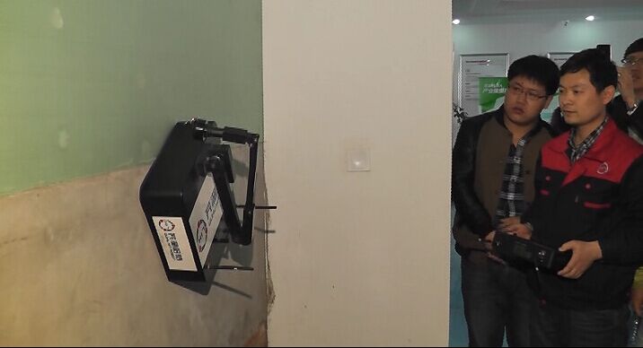 爬壁機(jī)器人